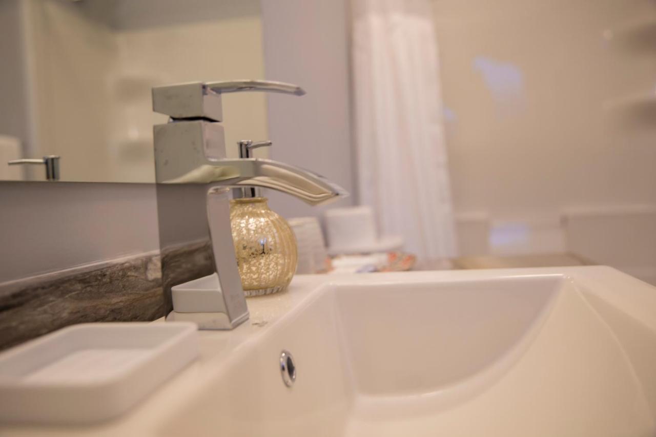 Downtown Whitehorse Deluxe 2 Bedroom Condo ภายนอก รูปภาพ