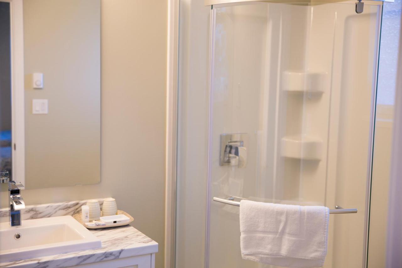 Downtown Whitehorse Deluxe 2 Bedroom Condo ภายนอก รูปภาพ