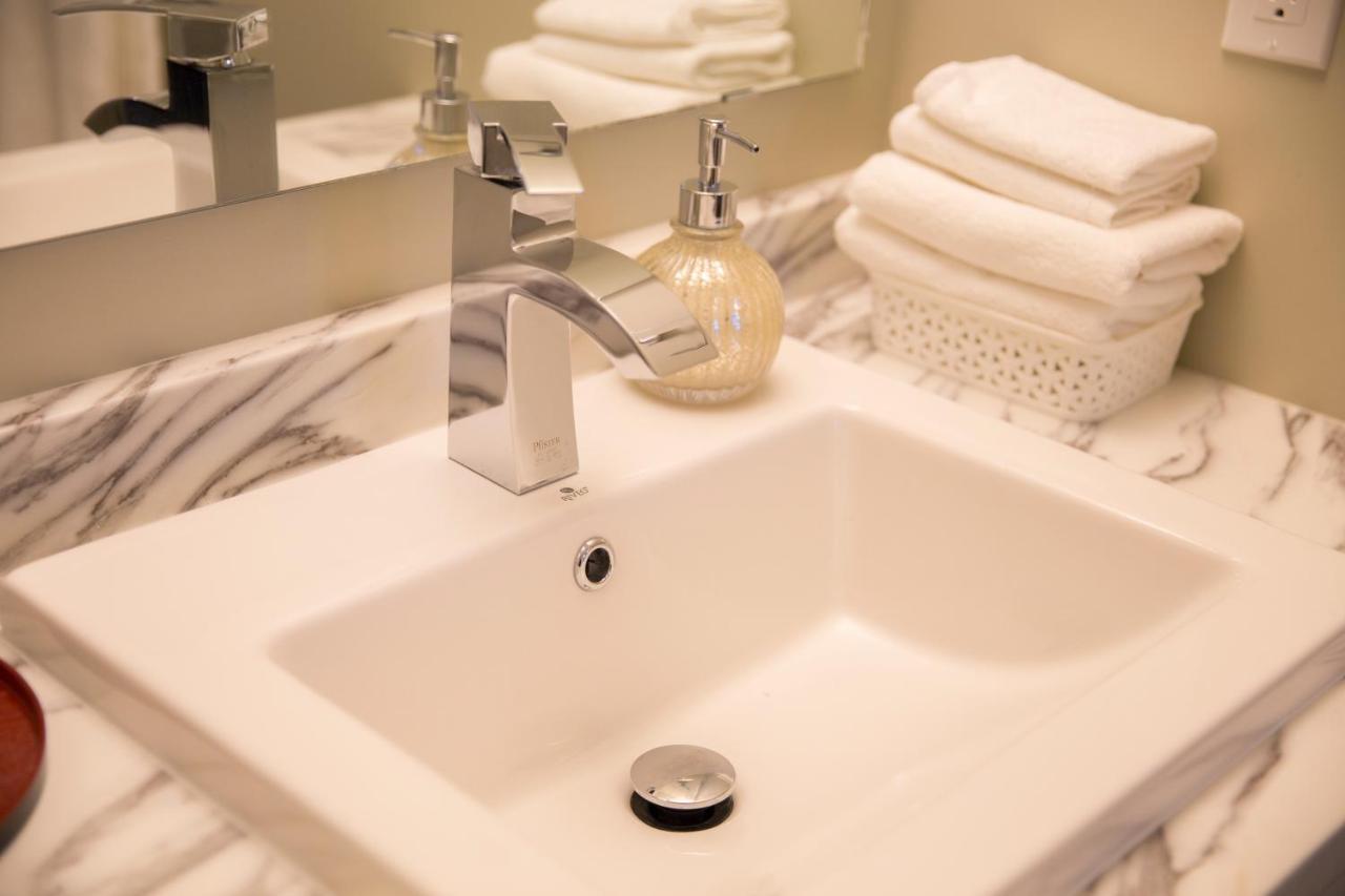 Downtown Whitehorse Deluxe 2 Bedroom Condo ภายนอก รูปภาพ
