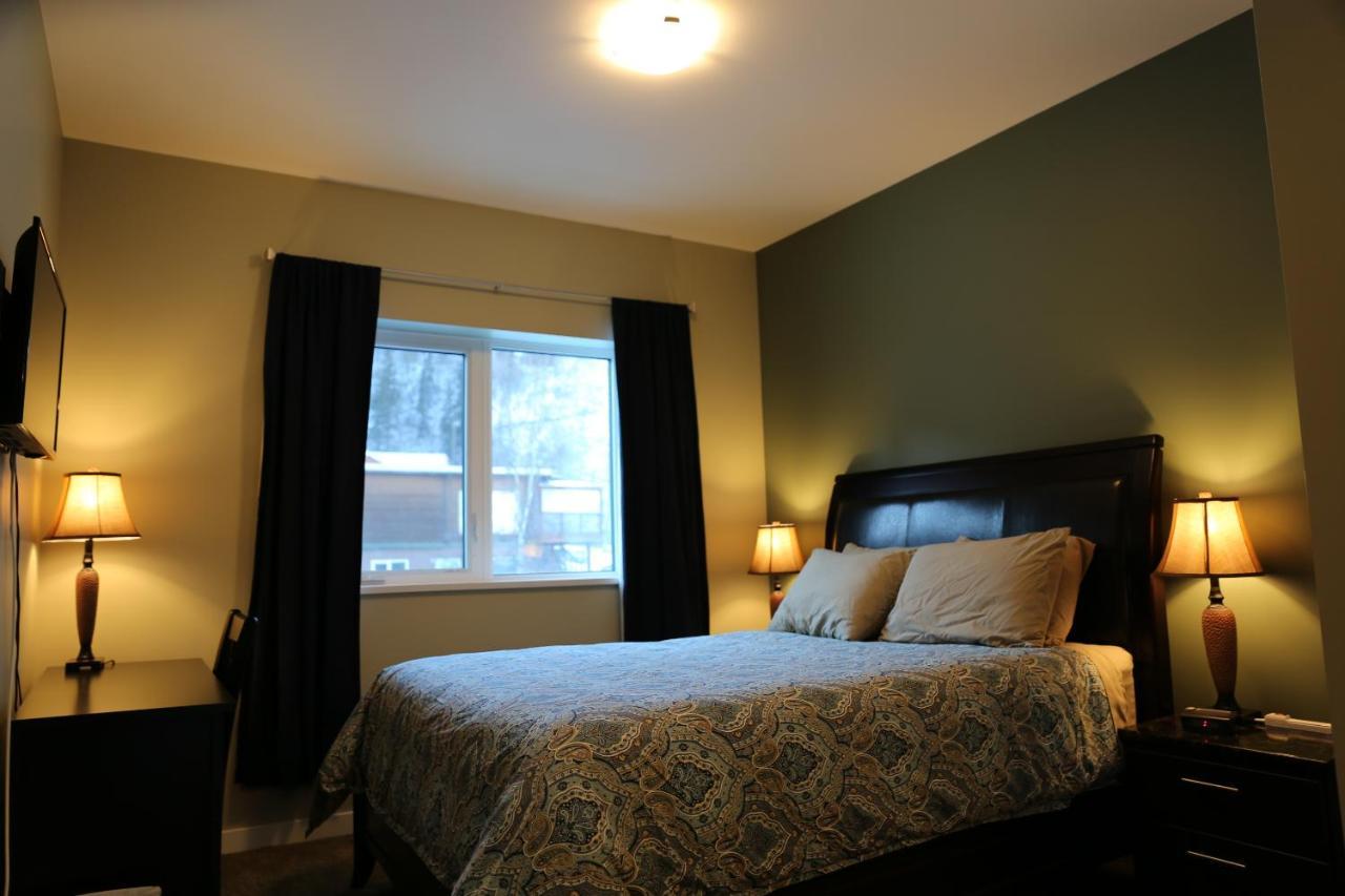 Downtown Whitehorse Deluxe 2 Bedroom Condo ภายนอก รูปภาพ